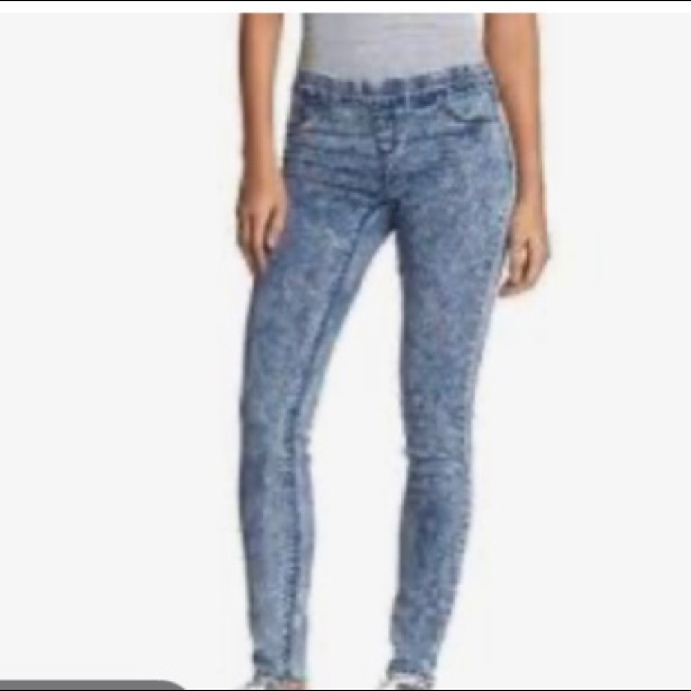 COPY - NWT L.E.I acid wash pull on jeans